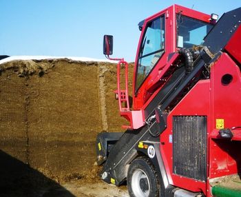 zelfrijdende voermengwagen met snijsysteem