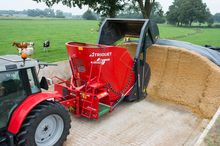 Triomix-zelfladende-voermengwagen-koeien-voeren