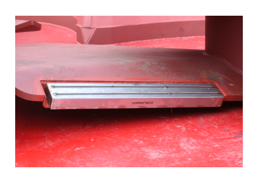 magneet, scherp, scherp-in voorkomen, magneten, vijzelmagneten, magneet op opvoerband voermengwagen, hoe voorkom ik scherp, hoe voorkom ik scherp-in, magneet in mengwagen, scherpe voorwerpen in het voer, metaal in koeienvoer, ijzeren delen in rantsoen, metaal, ijzer, voer, rantsoen, koeien, herkauwen, pens, netmaag, scherp-in, maagperforatie, scherpoperatie, kooimagneet, magneet, buikvliesontsteking, voerborstel, koe, melkveebedrijf, spijkers in voer, maag ontsteking bij koe, 