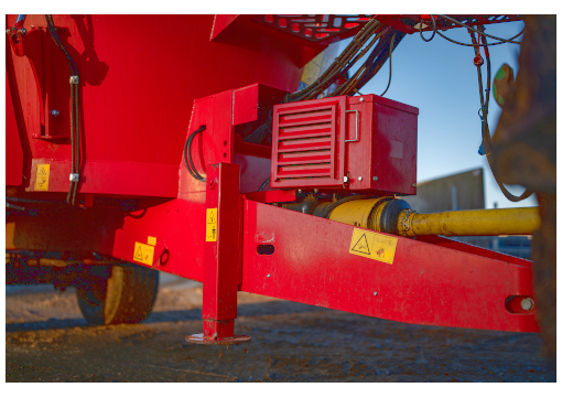 voermengwagen, voerwagen, powershift, schakelkast, automatisch schakelen, vijzeltoeren, toerental, aandrijfas, aftakas, trekker, tractor, mengwagen, mengkuip, automatisch schakelbare reductiekast
